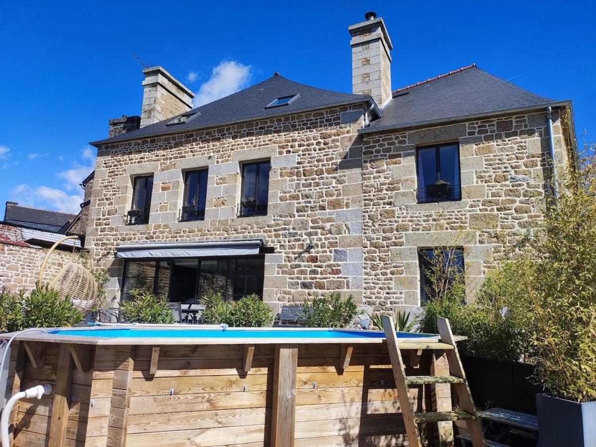 Grande Maison Familiale Avec Piscine Saint-Ouen-des-Alleux Exterior photo